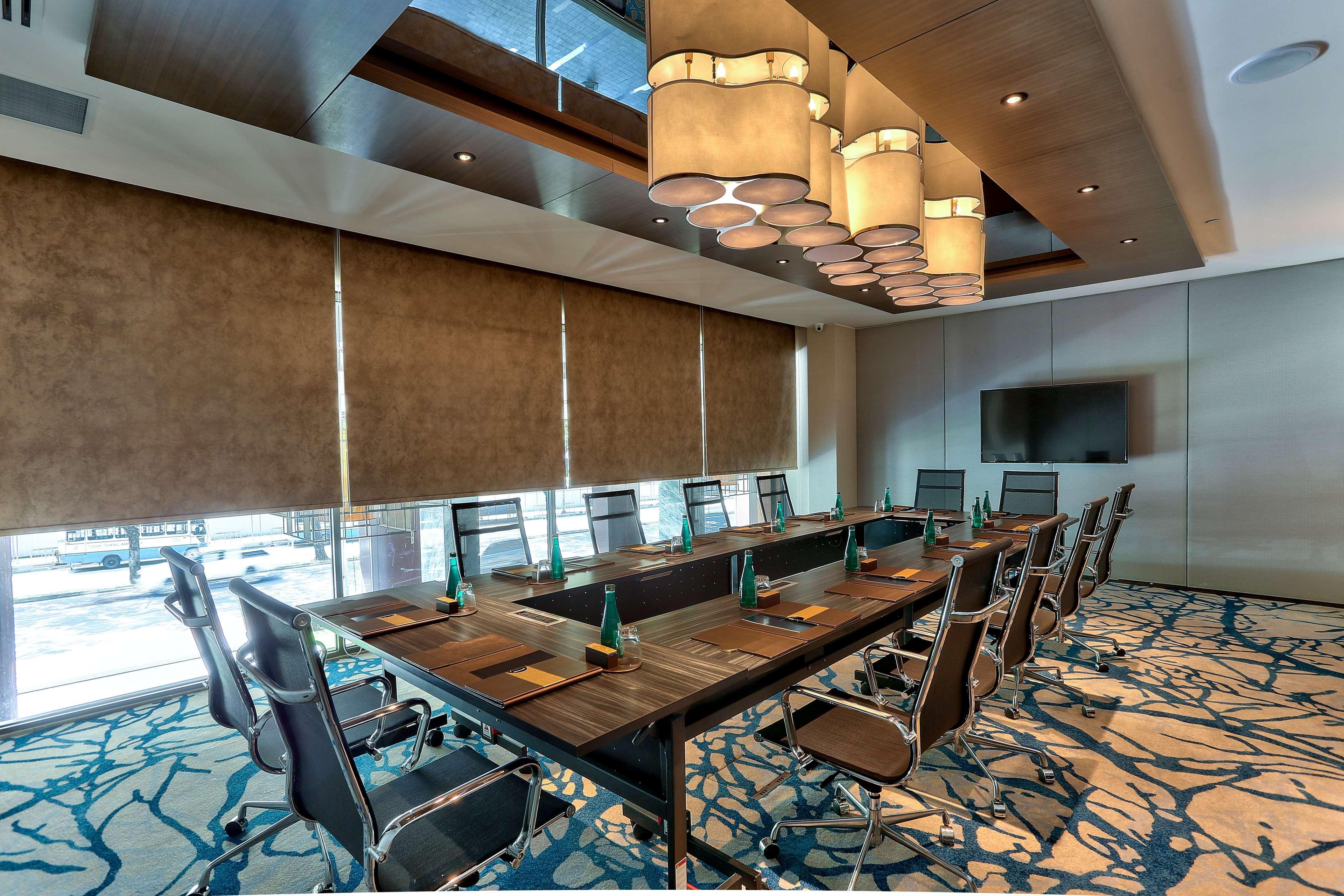 Hilton Kota Kinabalu Hotell Exteriör bild Meeting room
