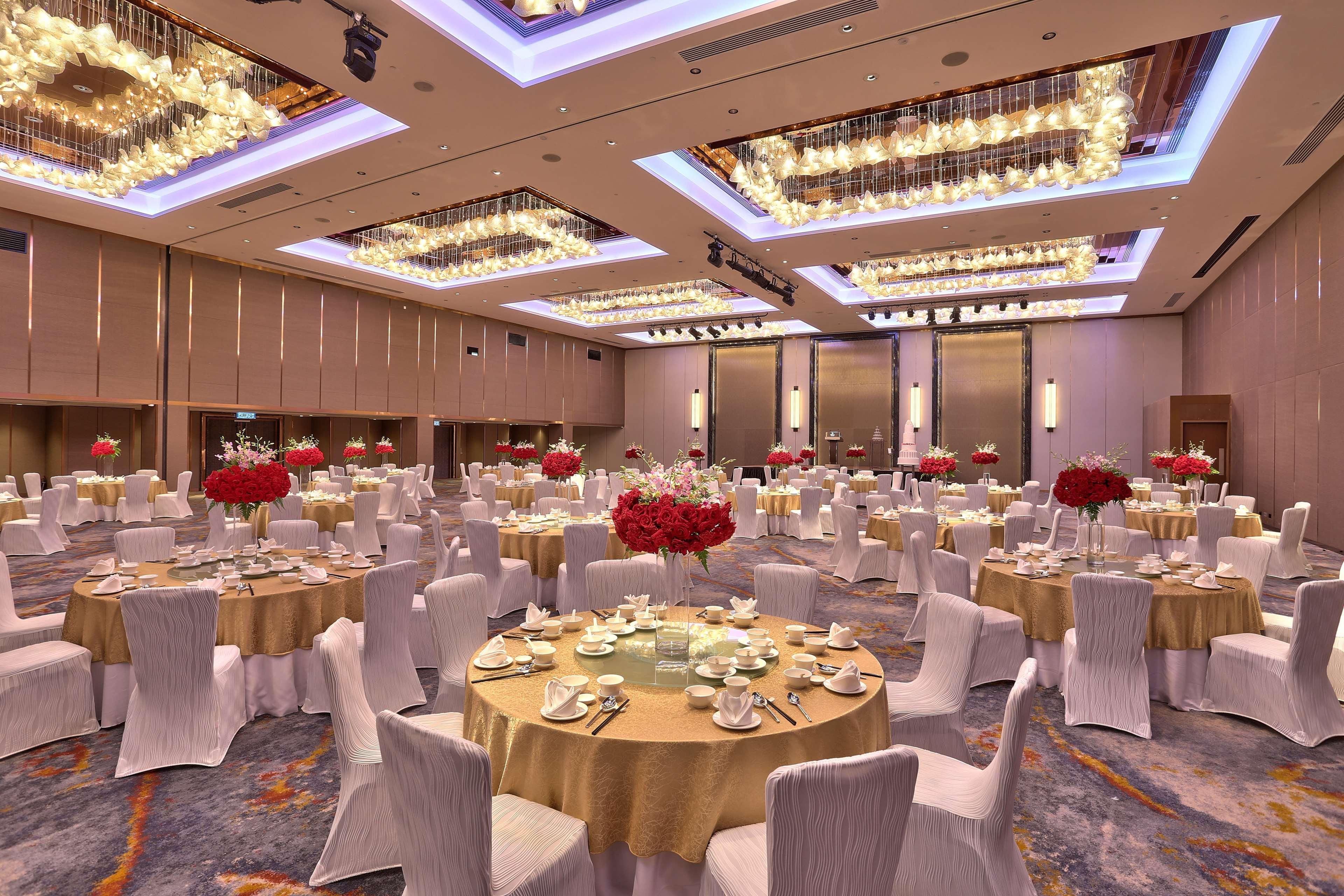 Hilton Kota Kinabalu Hotell Exteriör bild The Grand Ballroom